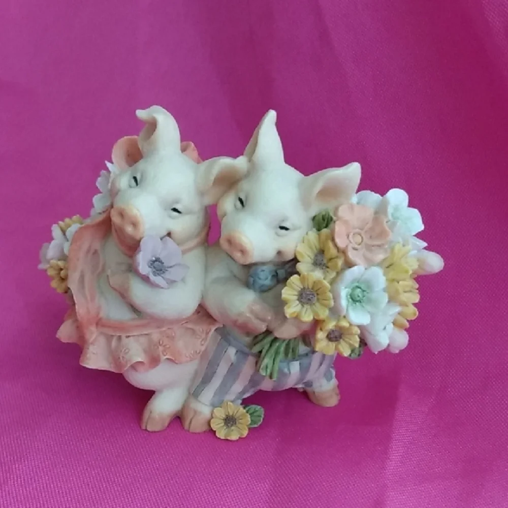 Adorable Vintage Happy couple Figurine with Flowers - Picture 6 of 8